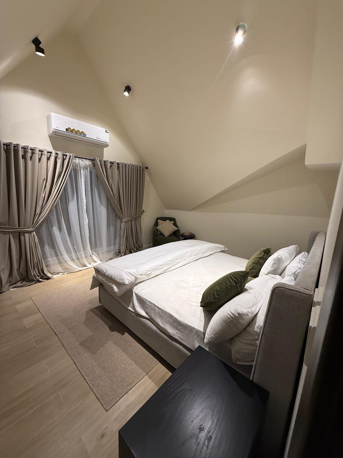1 Bedroom Apartment