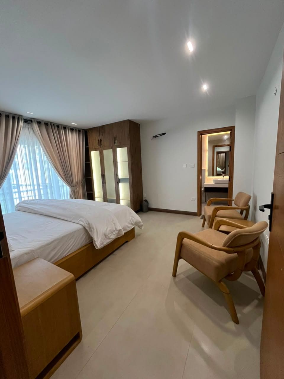 3 Bedroom Apartment gallery 6