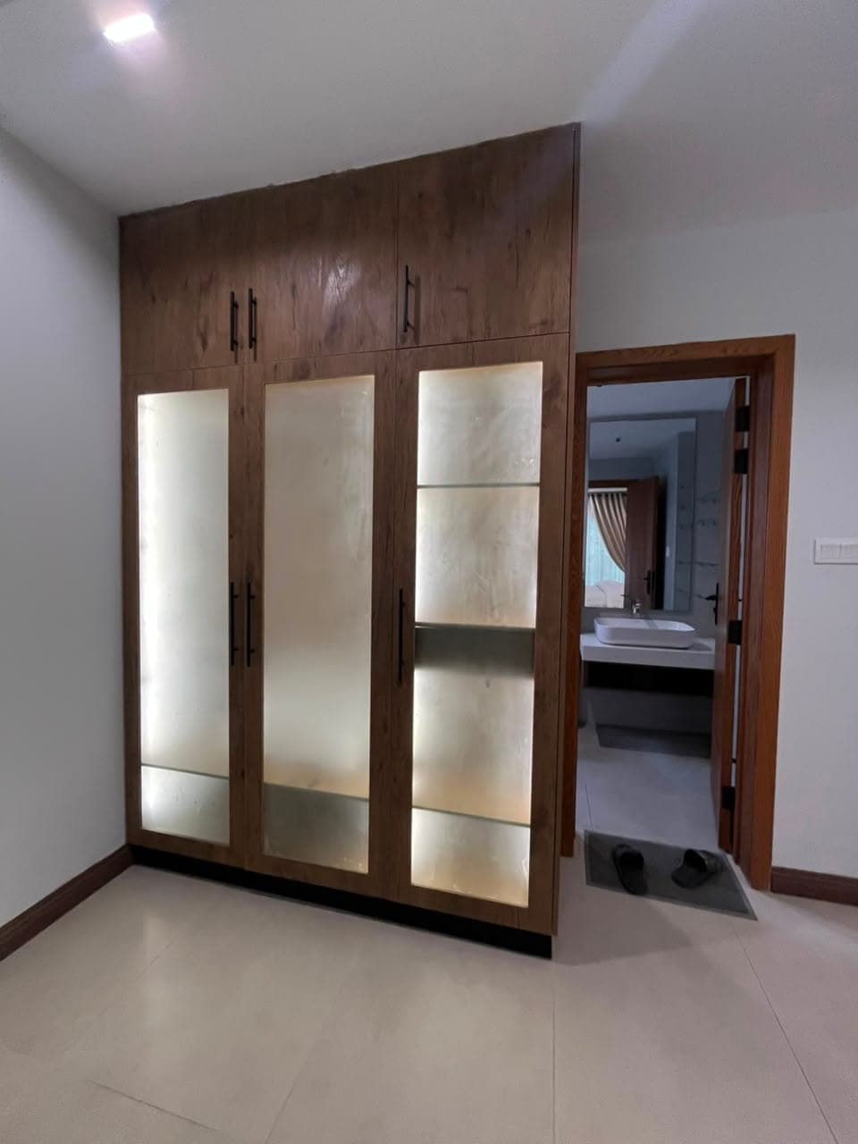 3 Bedroom Apartment gallery 10